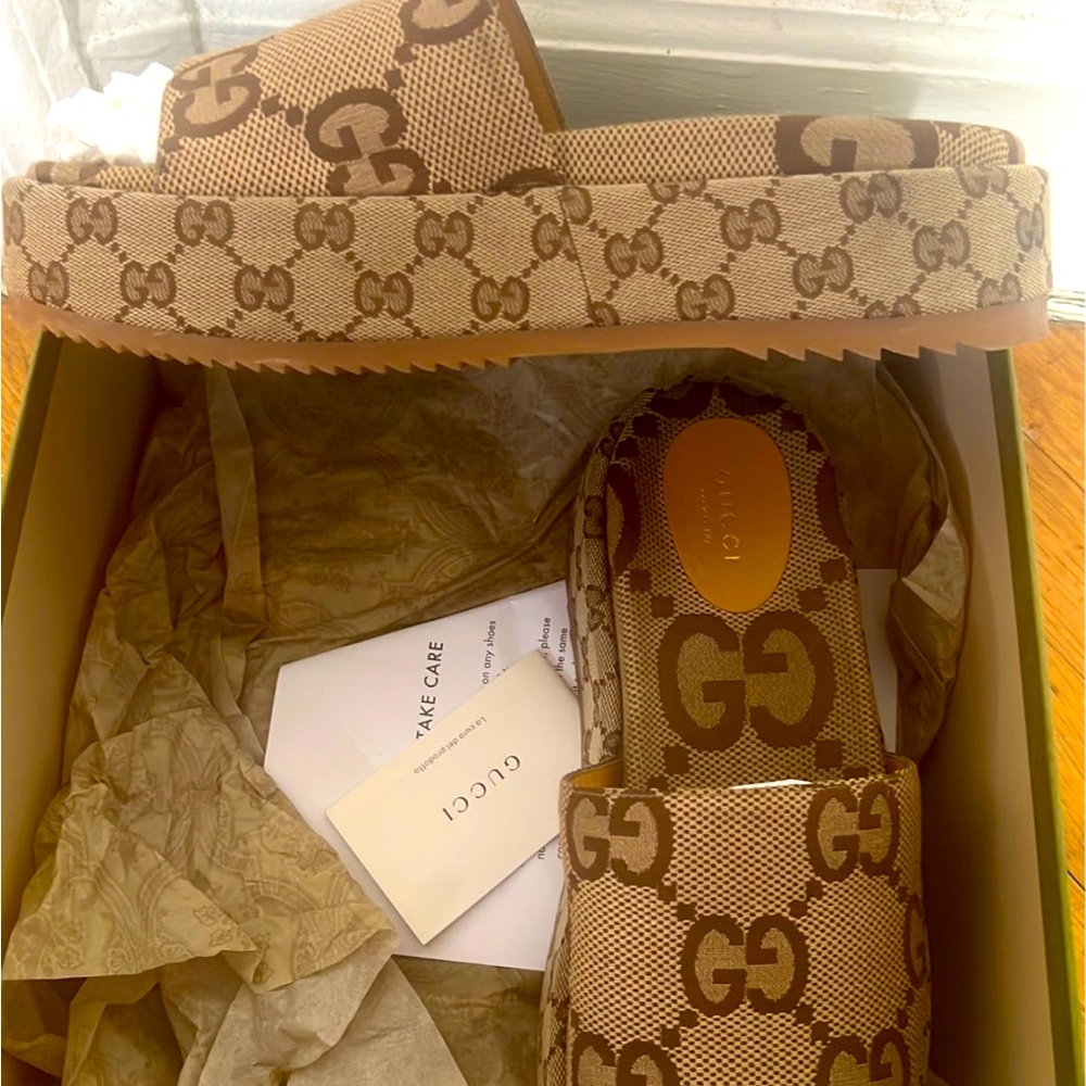 Authentic Gucci signature slides *SOLD*